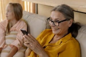 Opdagelse af KOL med RE.DOCTOR Smartphone Tool 6 Tag kontrol over dit helbred: Fremkomsten af smartphone-baseret overvågning af vitale tegn for kroniske lidelser
